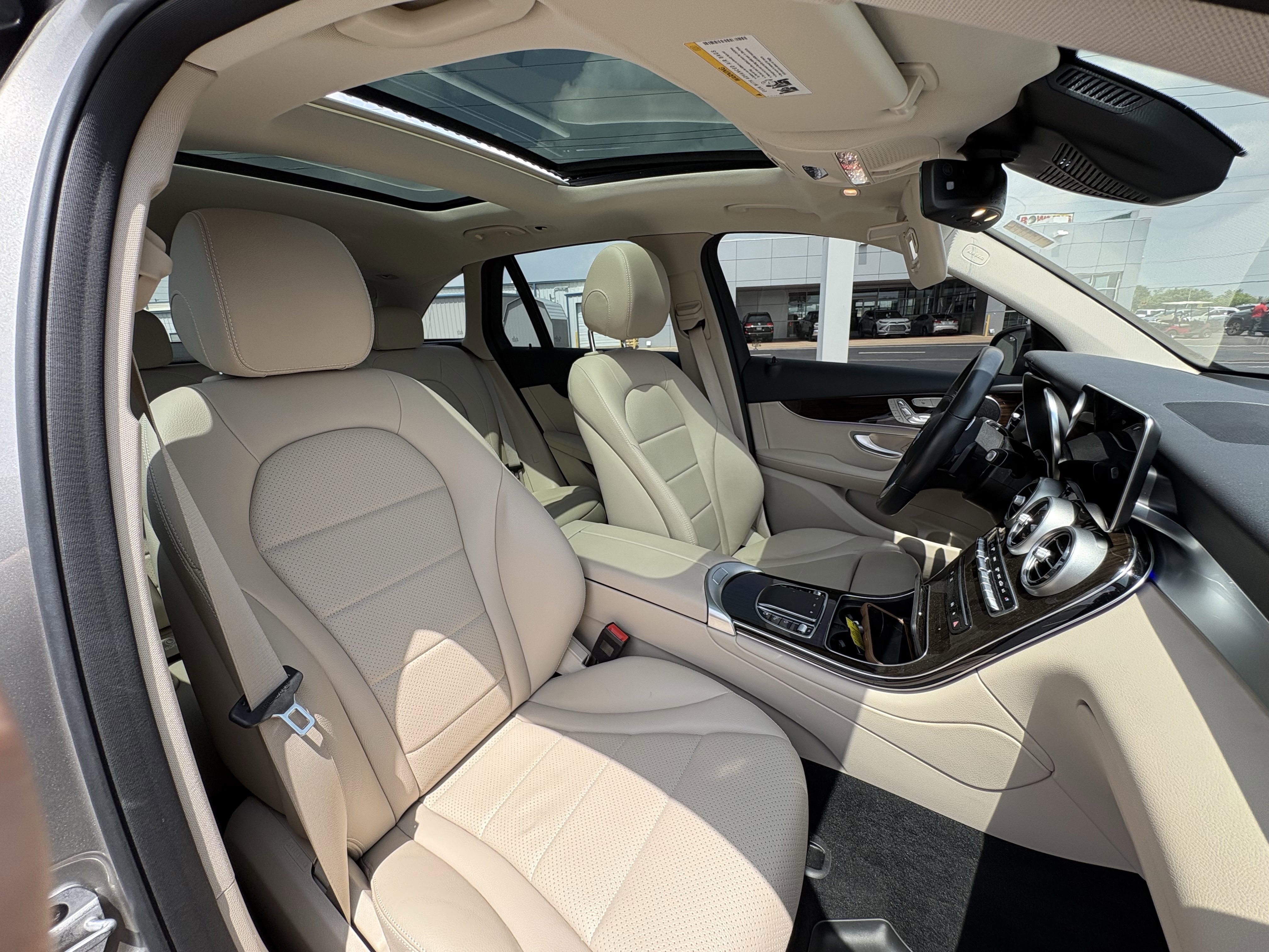 Used 2021 Mercedes-Benz GLC 300 4MATIC w/ Premium Package image 26