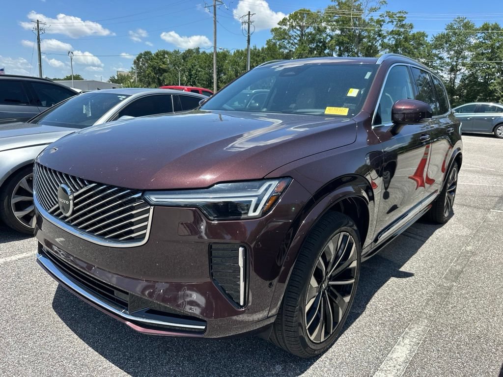 Used 2025 Volvo XC90 T8 Ultra w/ Lounge Package AWD/4WD image 4