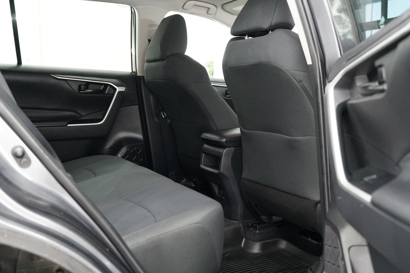 Used 2020 Toyota RAV4 LE w/ All Weather Liner Package AWD/4WD image 24