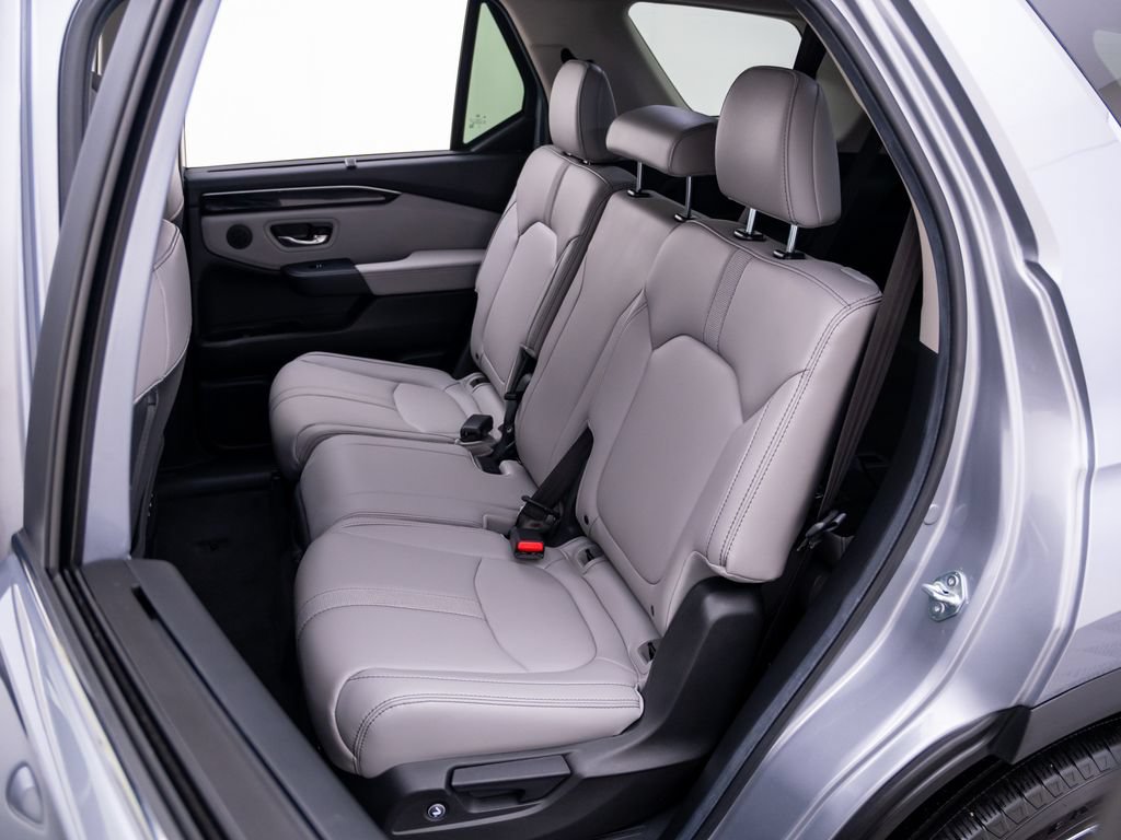Used 2025 Honda Pilot EX-L image 17