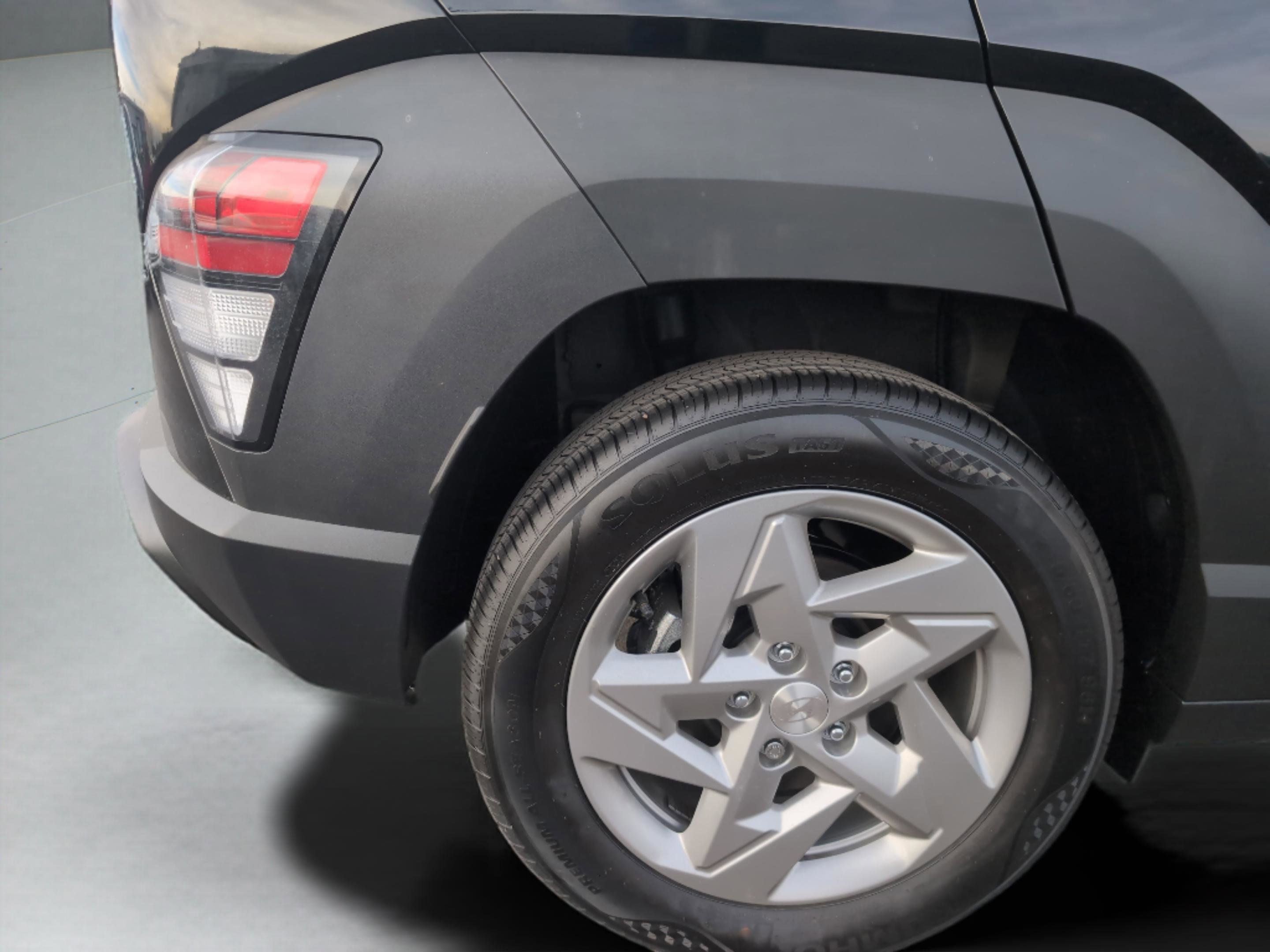 Used 2025 Hyundai Kona SE image 30