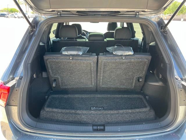 Used 2023 Volkswagen Tiguan SE R-Line image 12