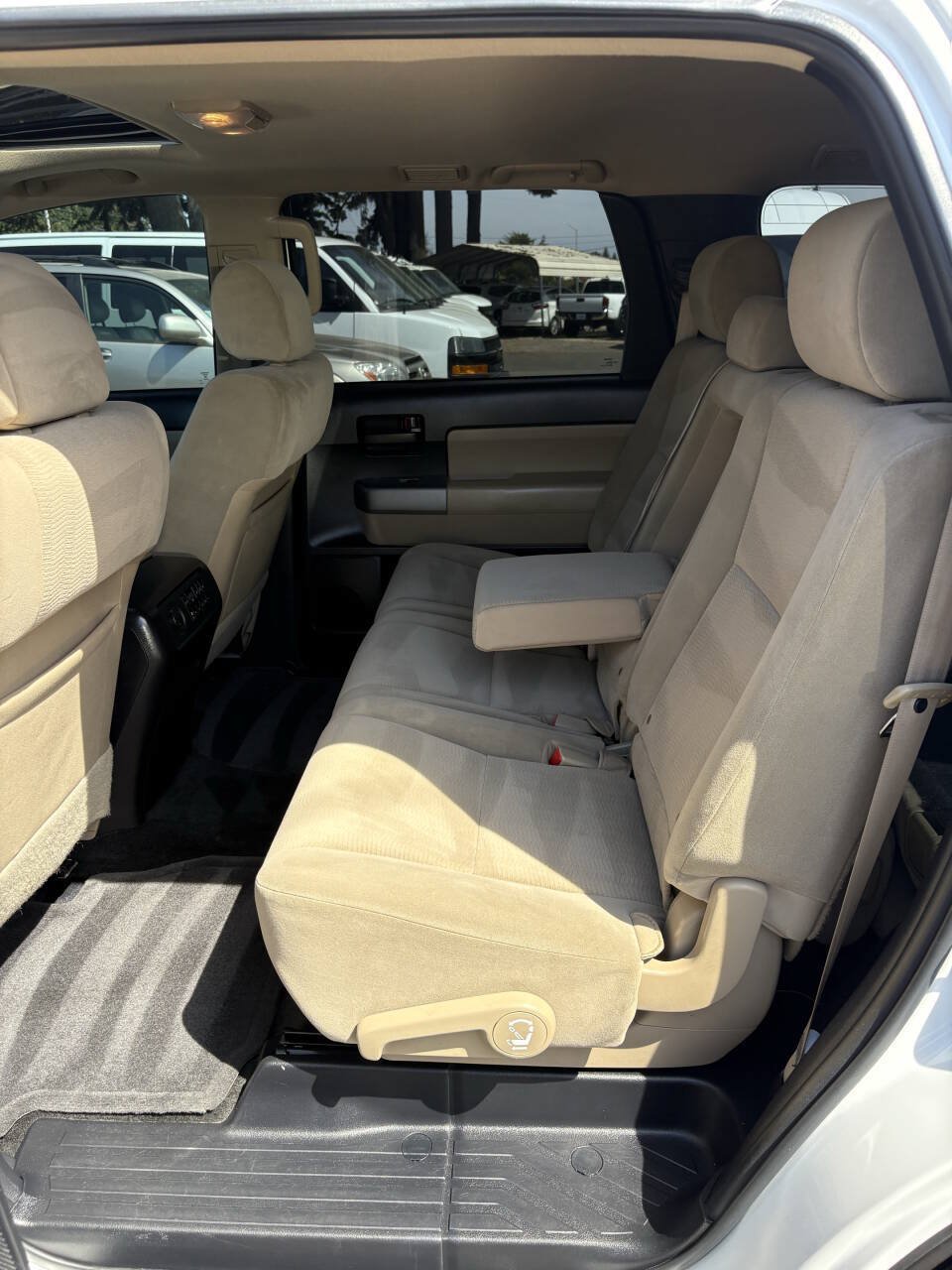 Used 2015 Toyota Sequoia SR5 AWD/4WD image 25