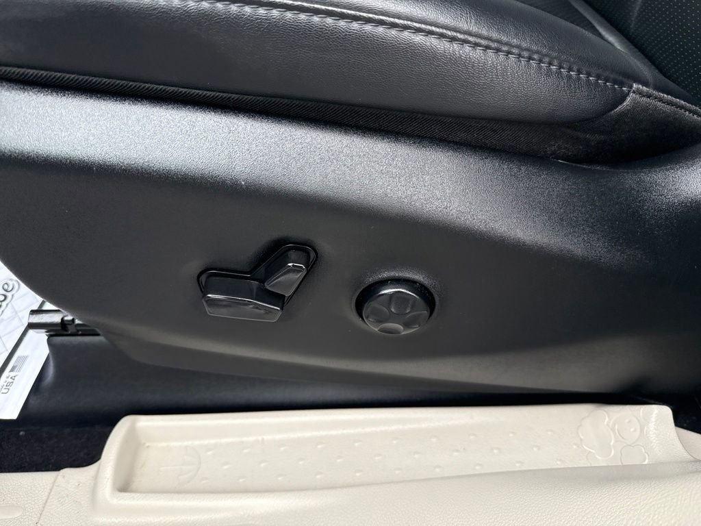 Used 2024 Chrysler Pacifica Touring-L FWD image 24