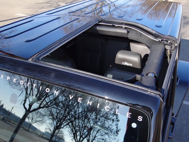 Used 2015 Jeep Wrangler Unlimited Rubicon w/ Connectivity Group AWD/4WD image 17
