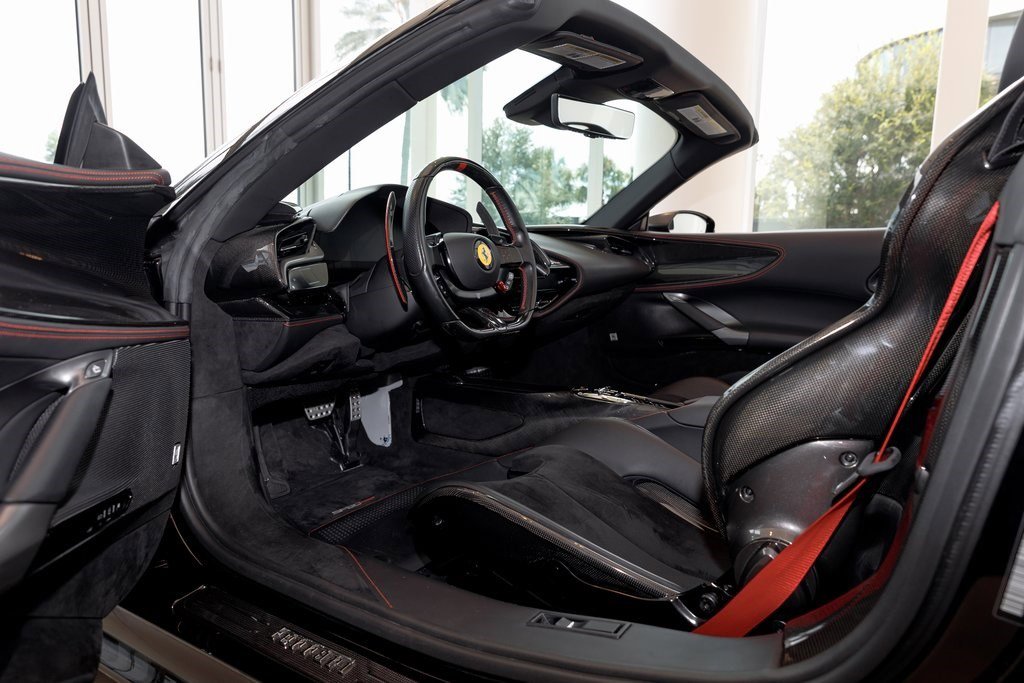 Used 2022 Ferrari SF90 Spider image 18