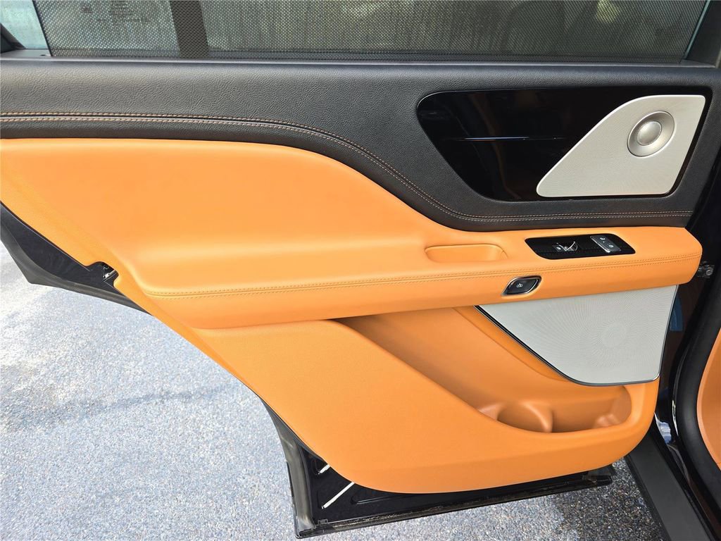 New 2025 Lincoln Aviator Black Label w/ Jet Appearance Package image 12