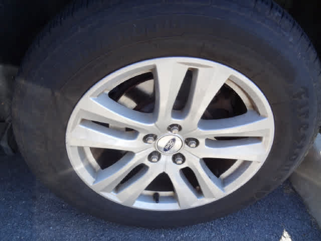 Used 2018 Ford Explorer XLT w/ Equipment Group 202A AWD/4WD image 13