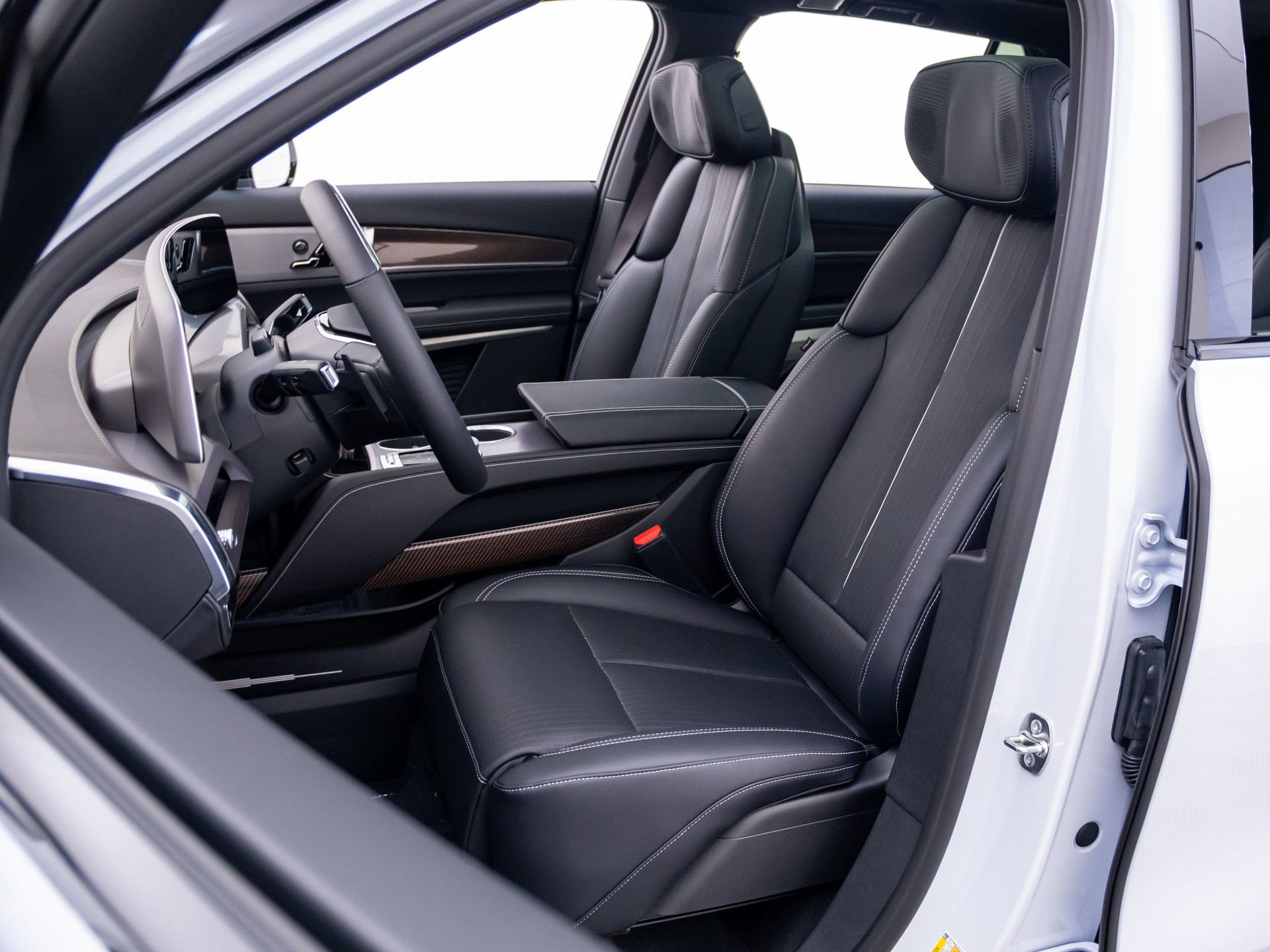 New 2026 Cadillac Vistiq Sport w/ LPO, Floor Liner Package AWD/4WD image 18