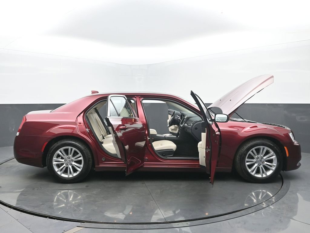 Used 2016 Chrysler 300 Limited image 55