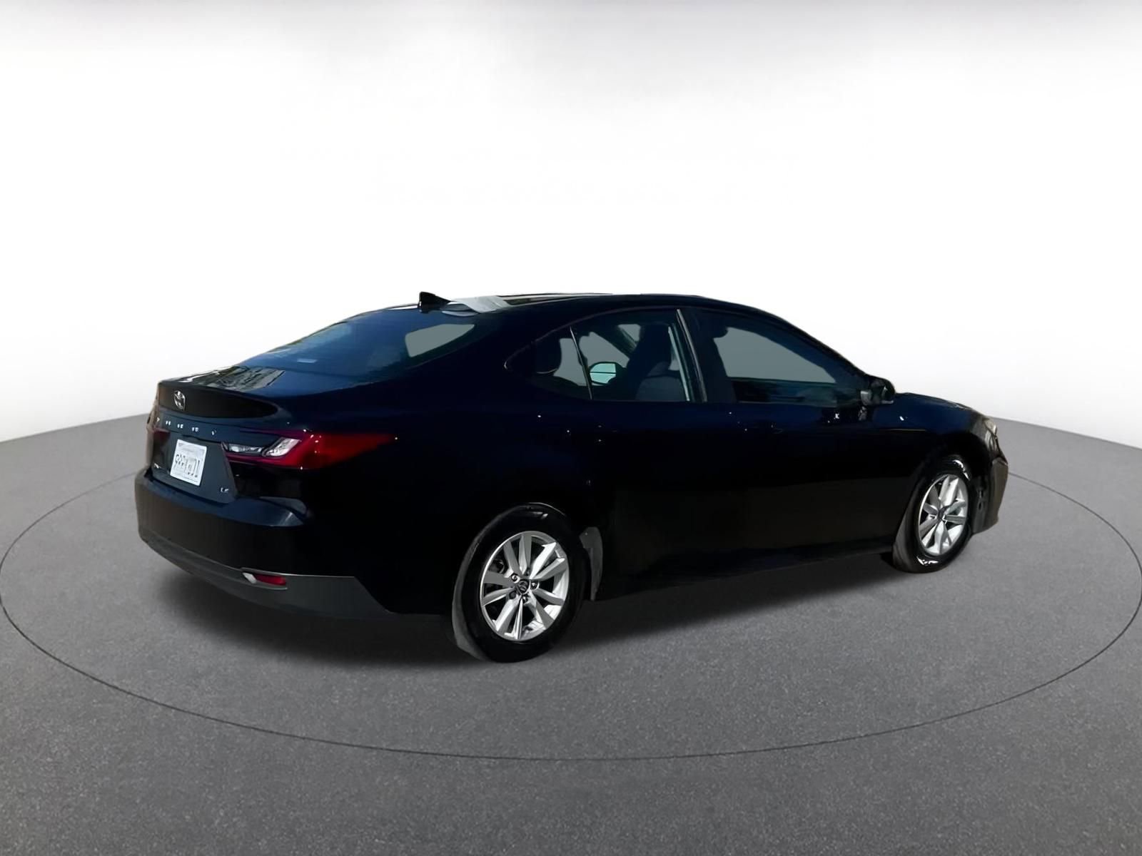 Used 2025 Toyota Camry LE image 11