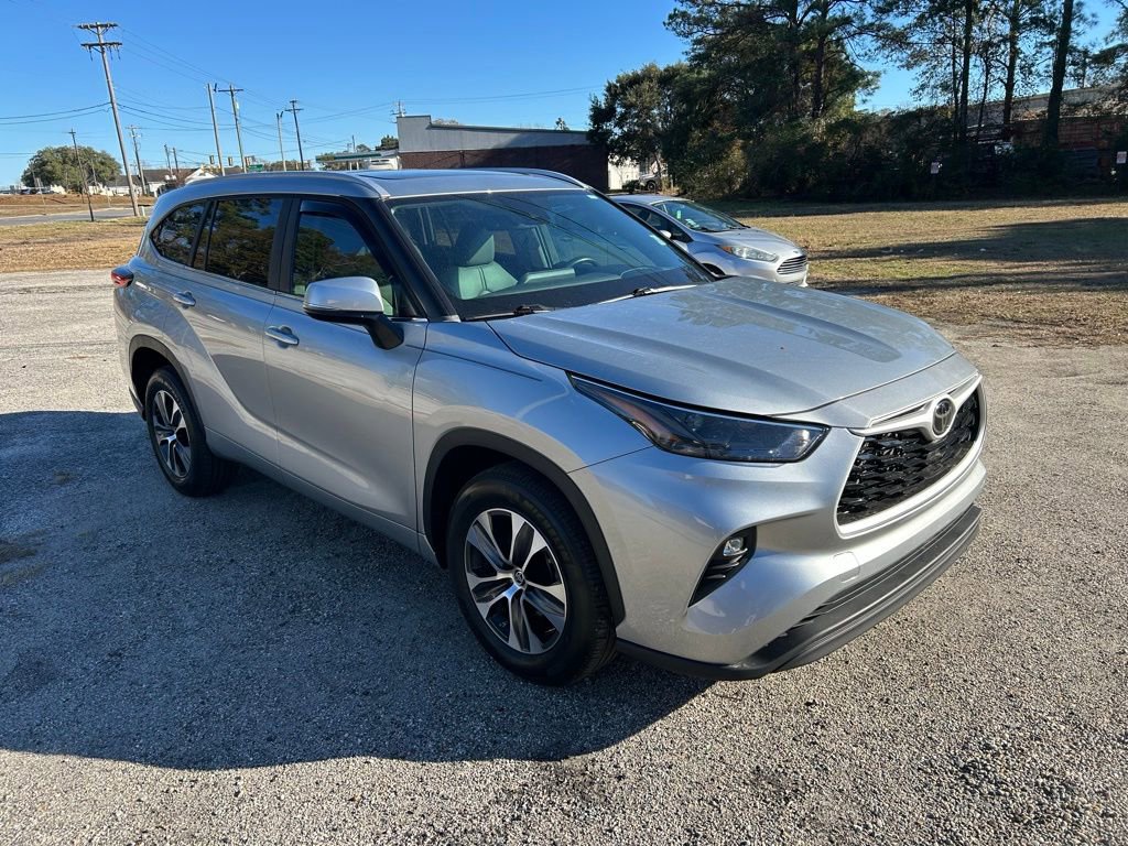 Used 2023 Toyota Highlander XLE