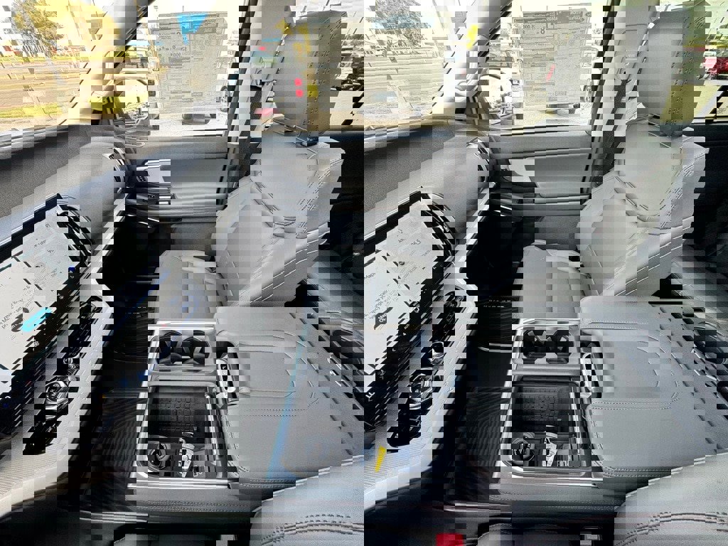 New 2025 Ford Expedition Active image 28