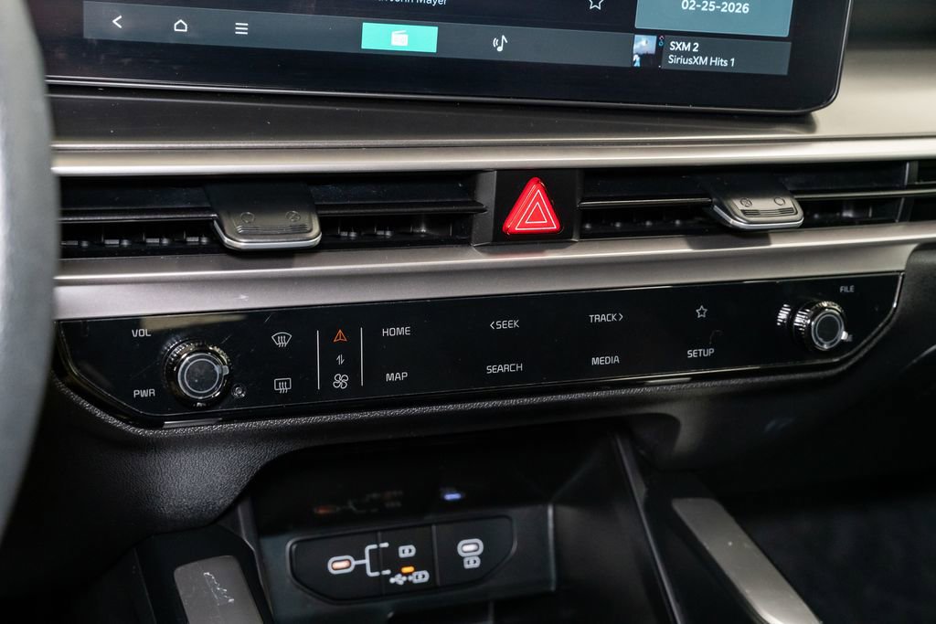 Certified 2025 Kia Sorento LX image 17