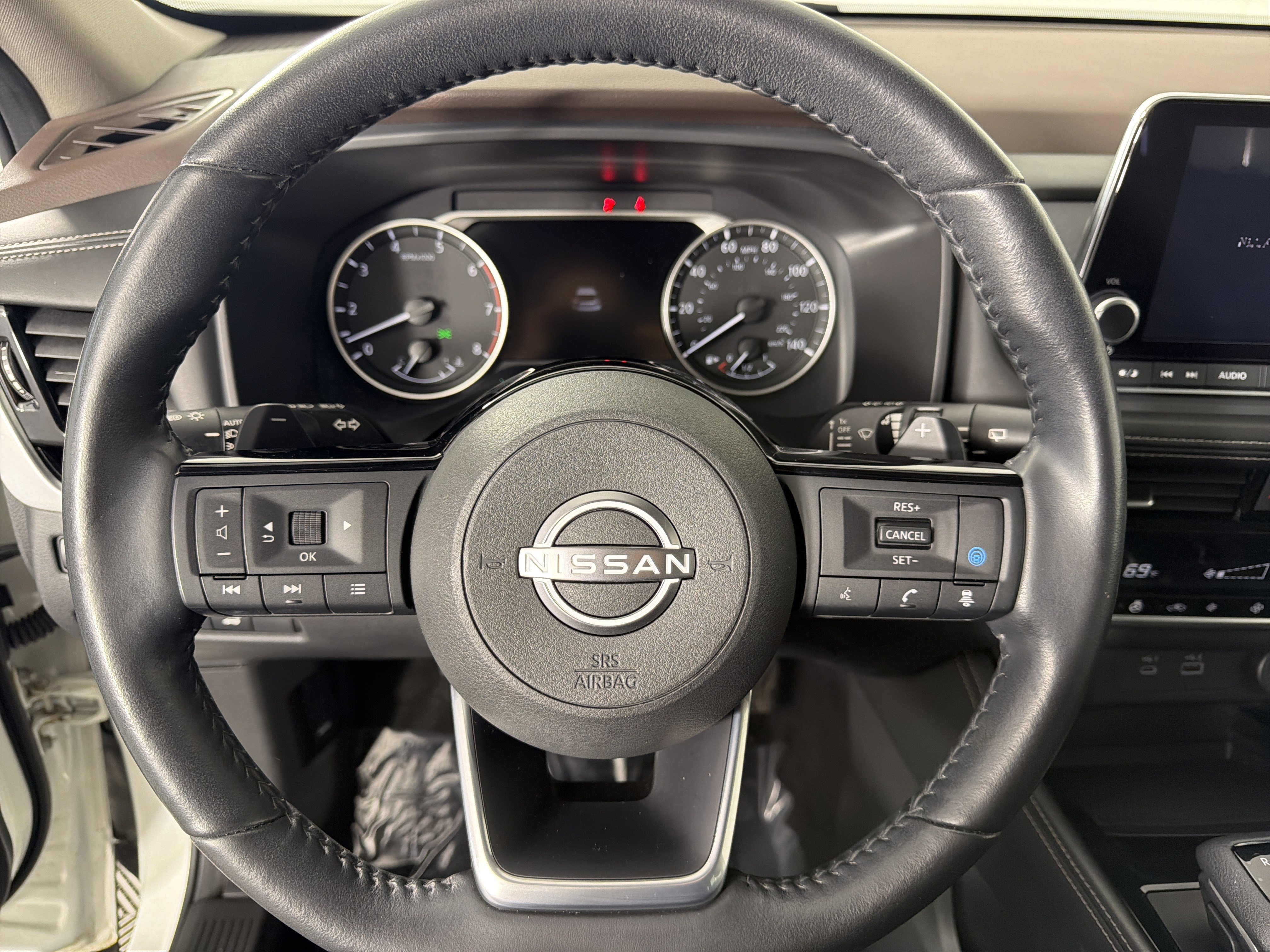 Used 2023 Nissan Rogue SL image 10