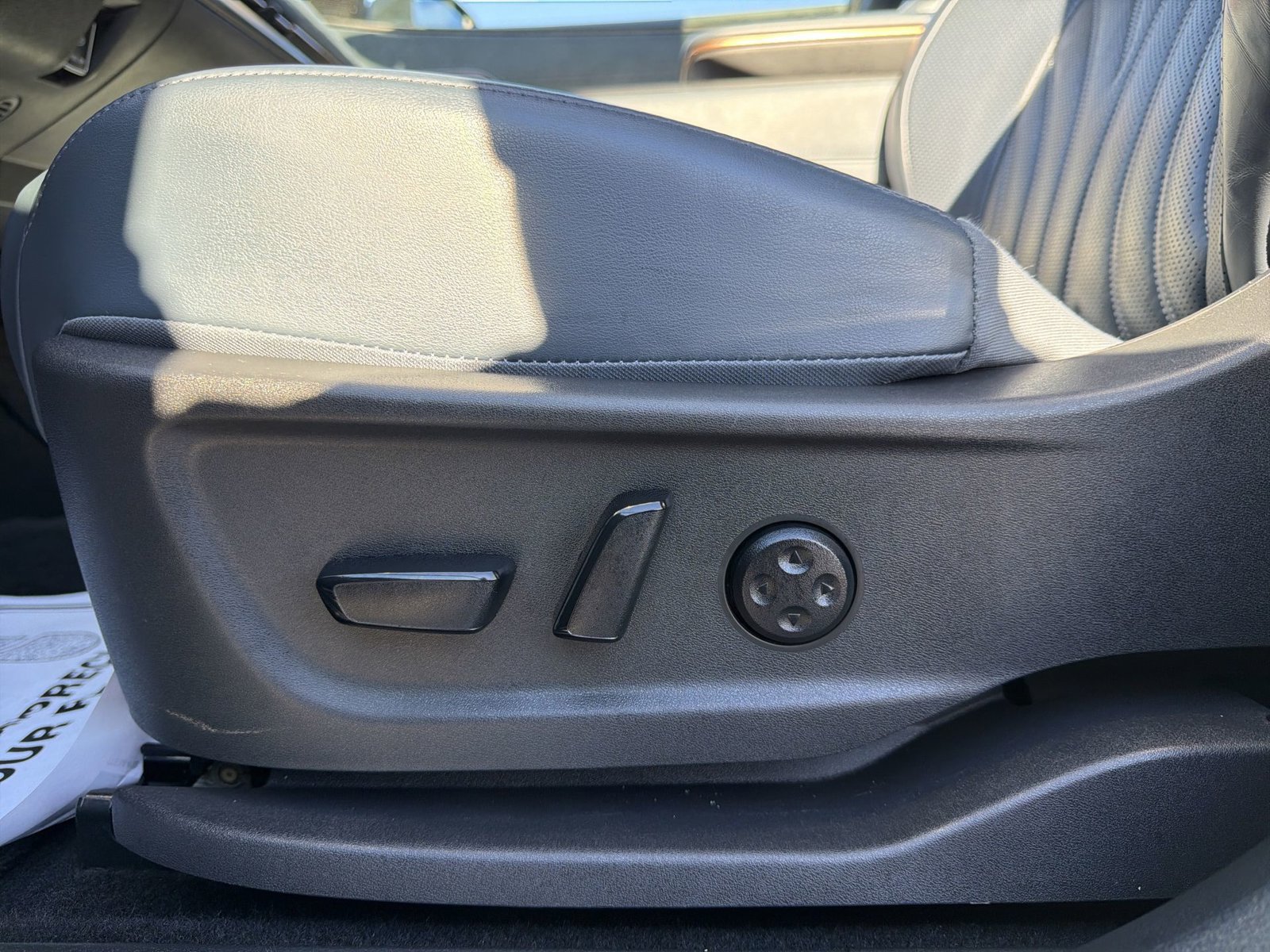 Used 2023 Nissan Ariya AWD/4WD image 14