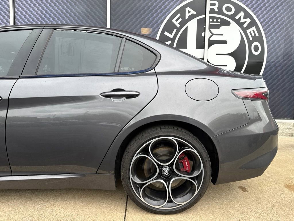 Used 2024 Alfa Romeo Giulia Veloce AWD/4WD image 14