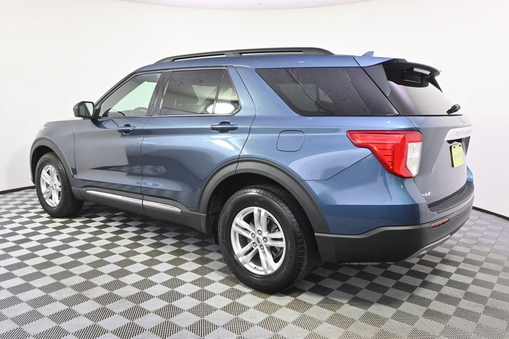 Used 2020 Ford Explorer XLT w/ Equipment Group 202A AWD/4WD image 3