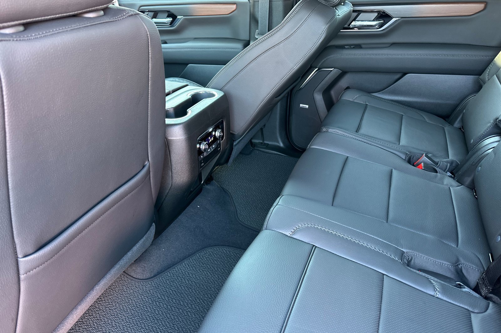 New 2026 GMC Yukon XL Denali image 10