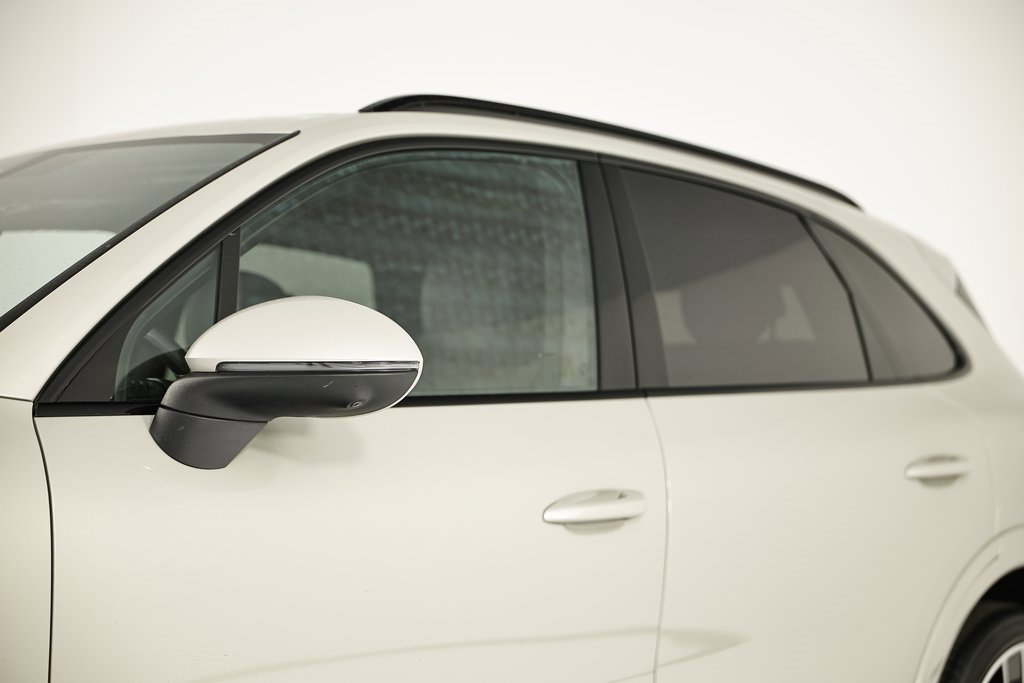 Used 2023 Porsche Cayenne image 13