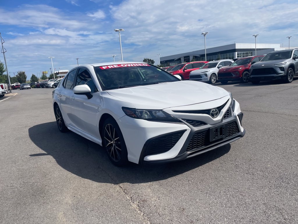 Used 2021 Toyota Camry SE FWD image 3