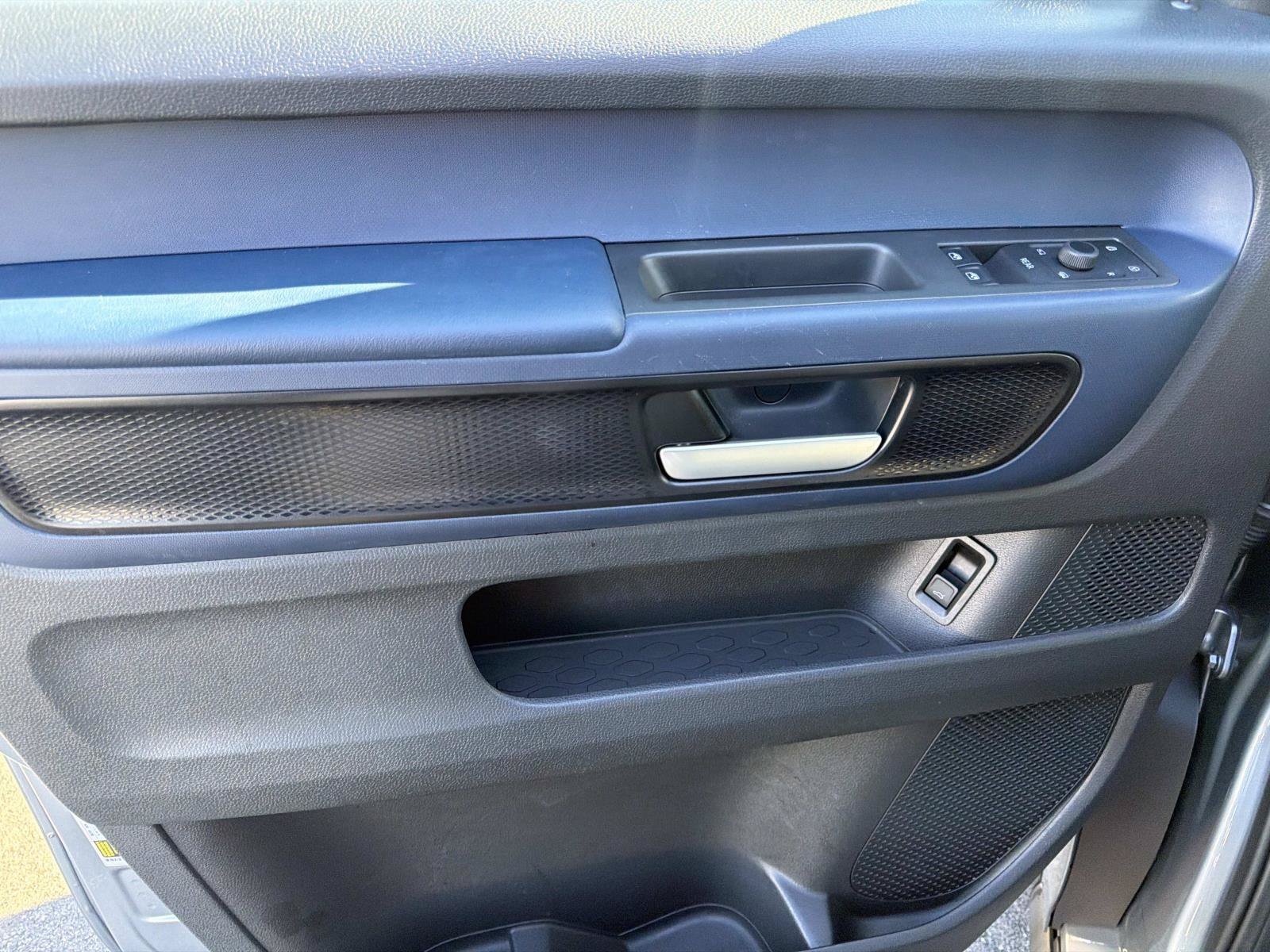 Certified 2025 Volkswagen ID. Buzz Pro S Plus RWD image 11