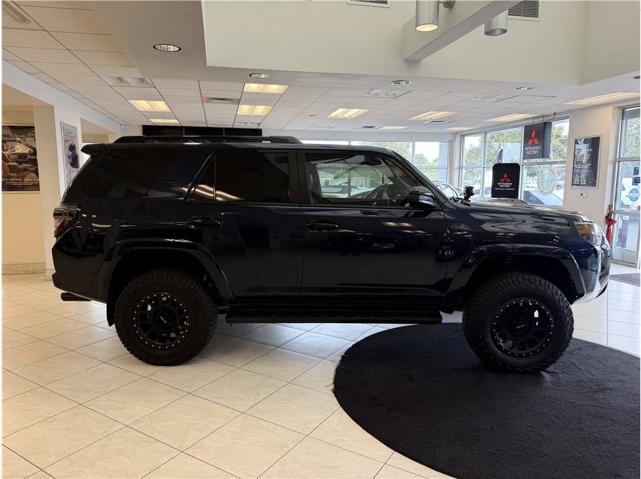 Used 2019 Toyota 4Runner TRD Off-Road AWD/4WD image 4