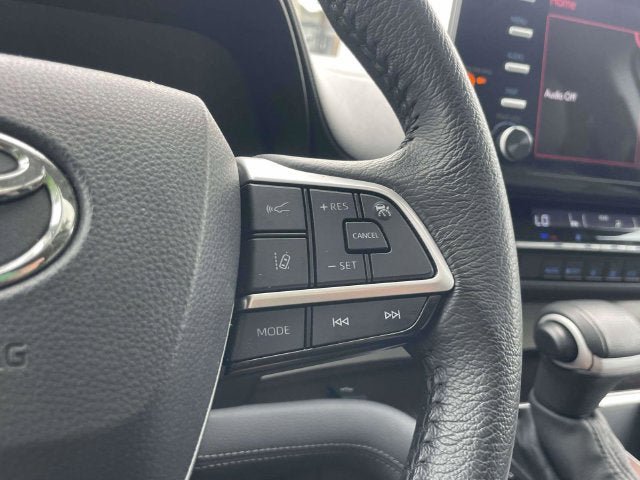 Certified 2025 Toyota Sienna XLE FWD image 24