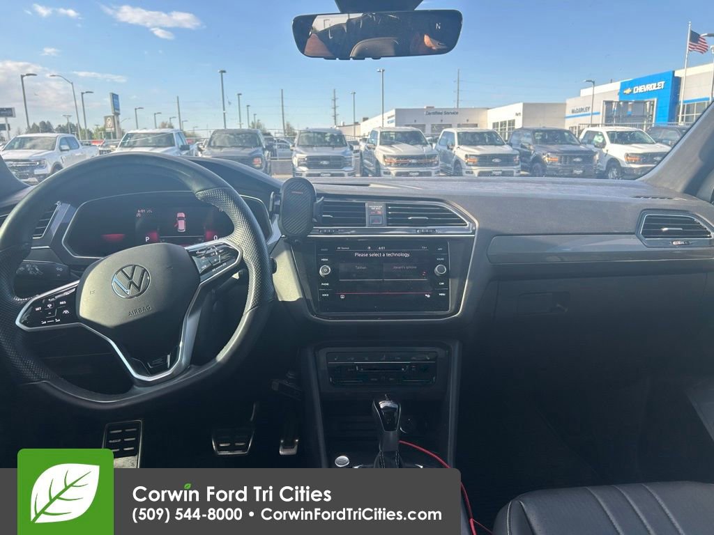 Used 2022 Volkswagen Tiguan SE R-Line AWD/4WD image 2