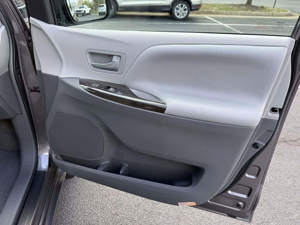 Used 2016 Toyota Sienna XLE w/ XLE Navigation Package image 15