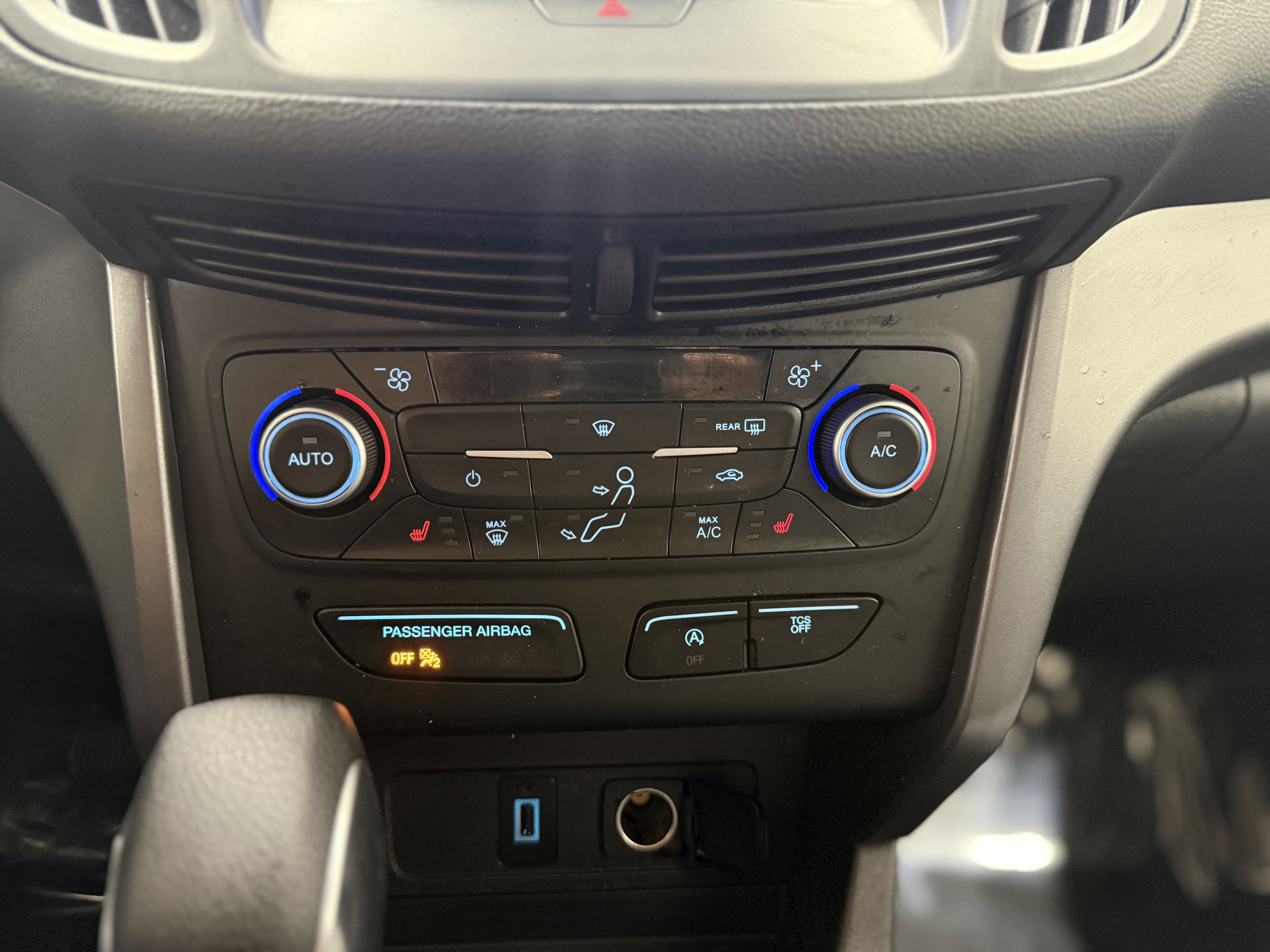 Used 2018 Ford Escape SE w/ SE Sync 3 Package image 18