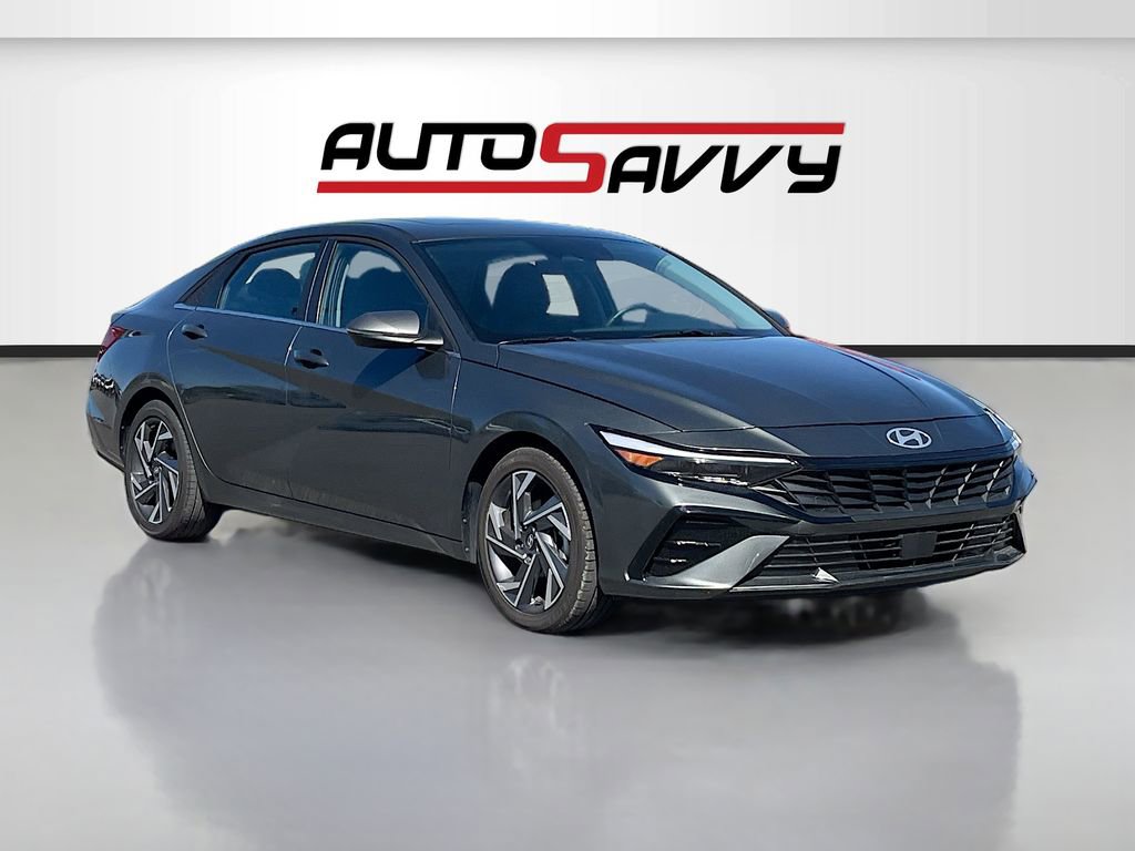 Used 2025 Hyundai Elantra Limited FWD image 1