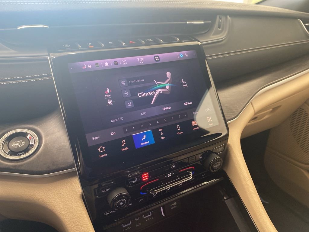 Used 2023 Jeep Grand Cherokee Limited w/ Black Appearance Package image 31