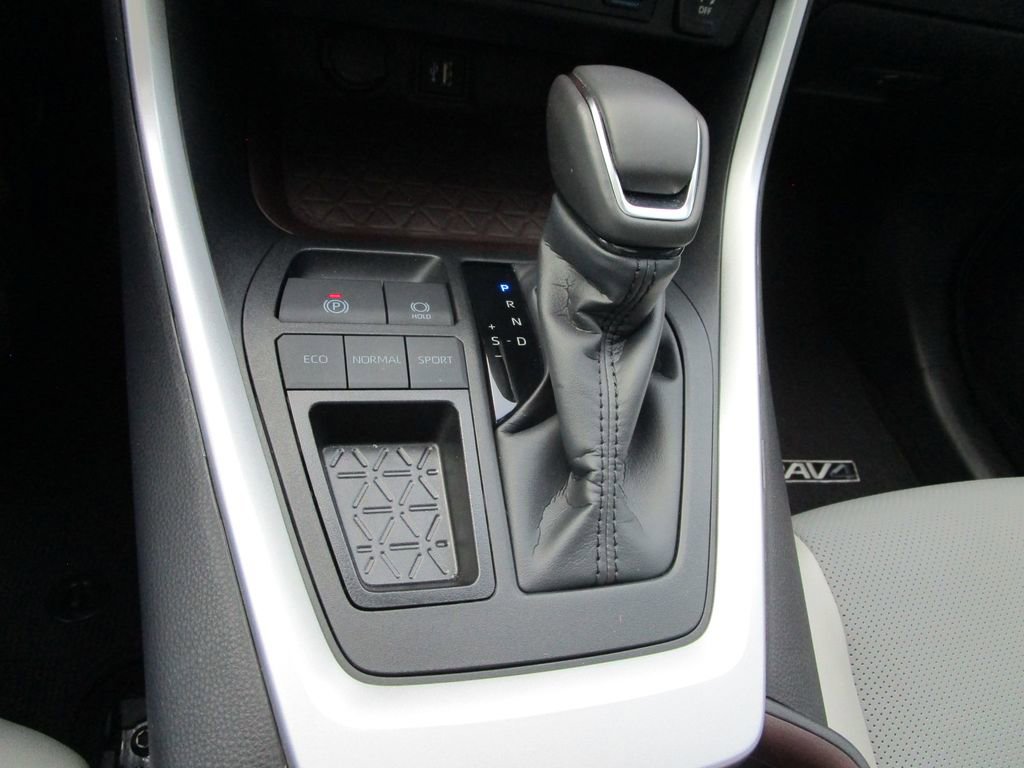 Used 2025 Toyota RAV4 Limited image 32