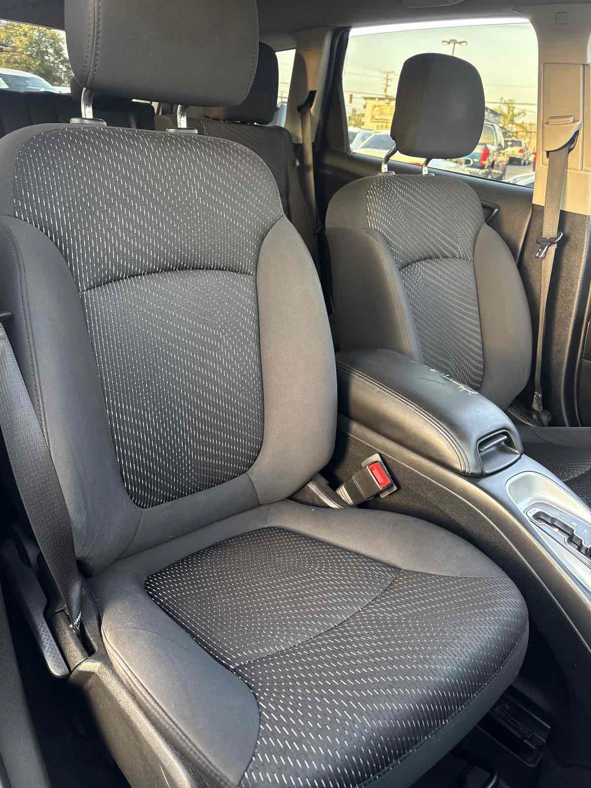 Used 2018 Dodge Journey SE w/ Blacktop Package FWD image 17