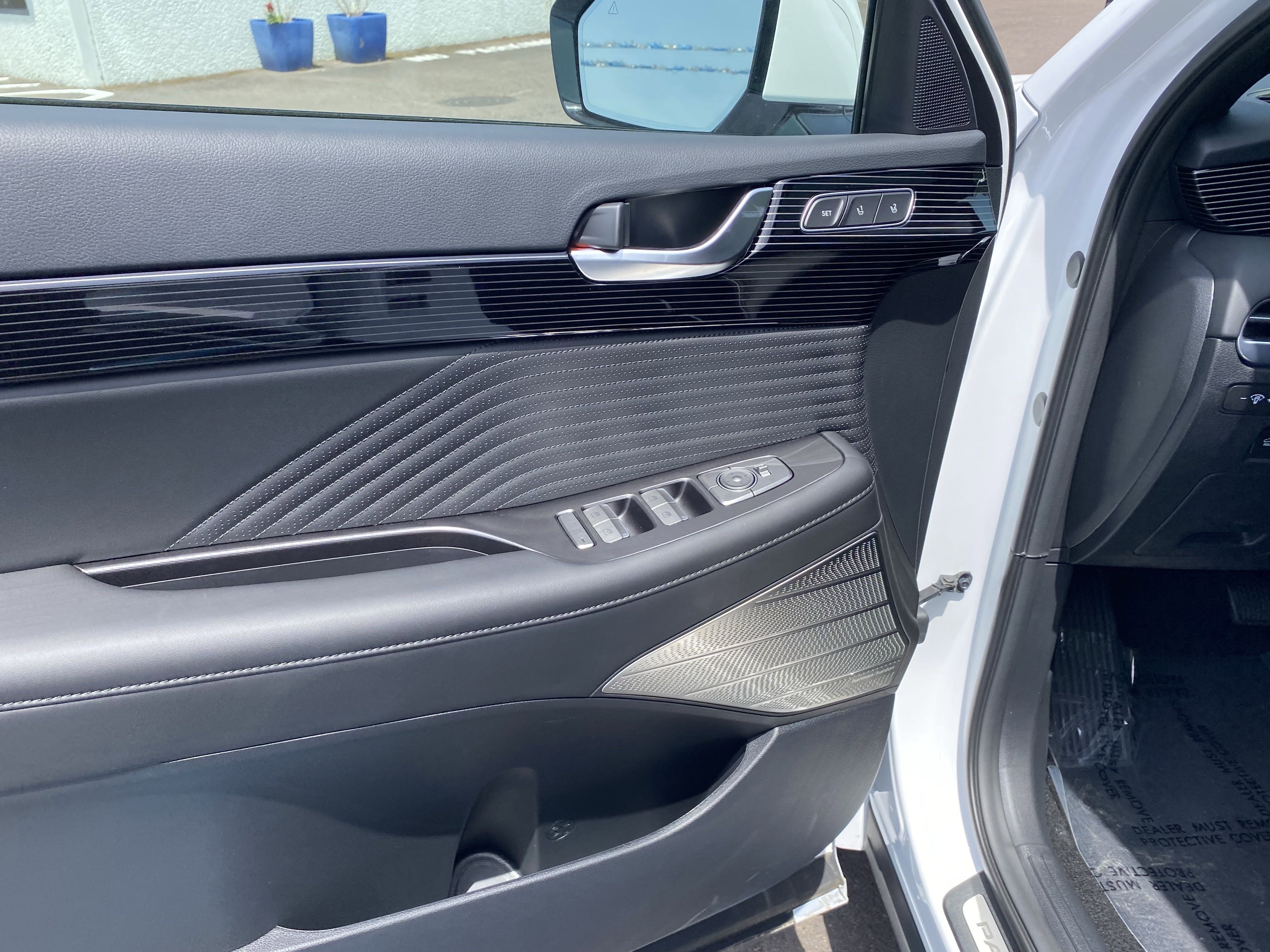 Used 2025 Hyundai Palisade Calligraphy image 16