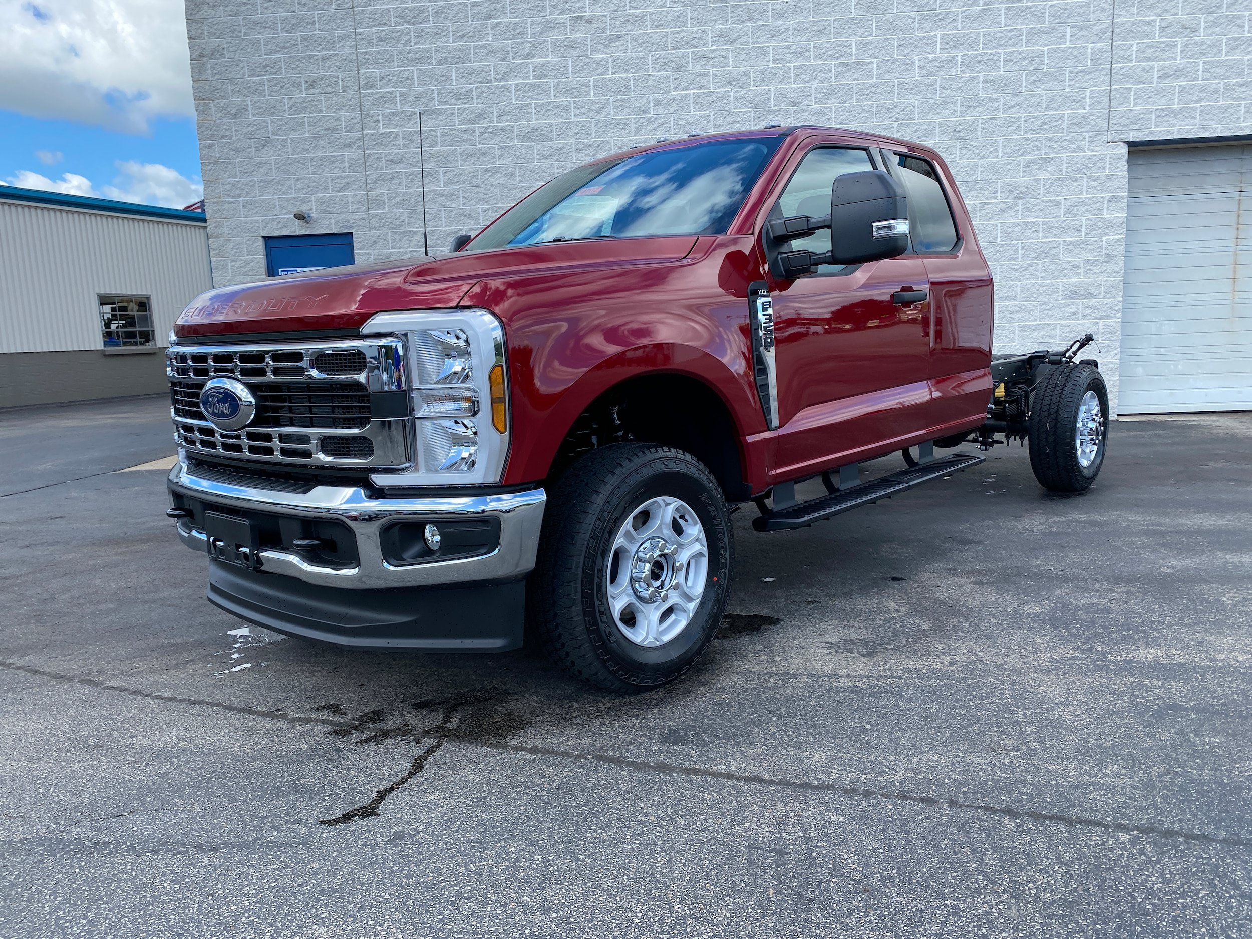 New 2026 Ford F350 XLT w/ XLT Value Package AWD/4WD image 3