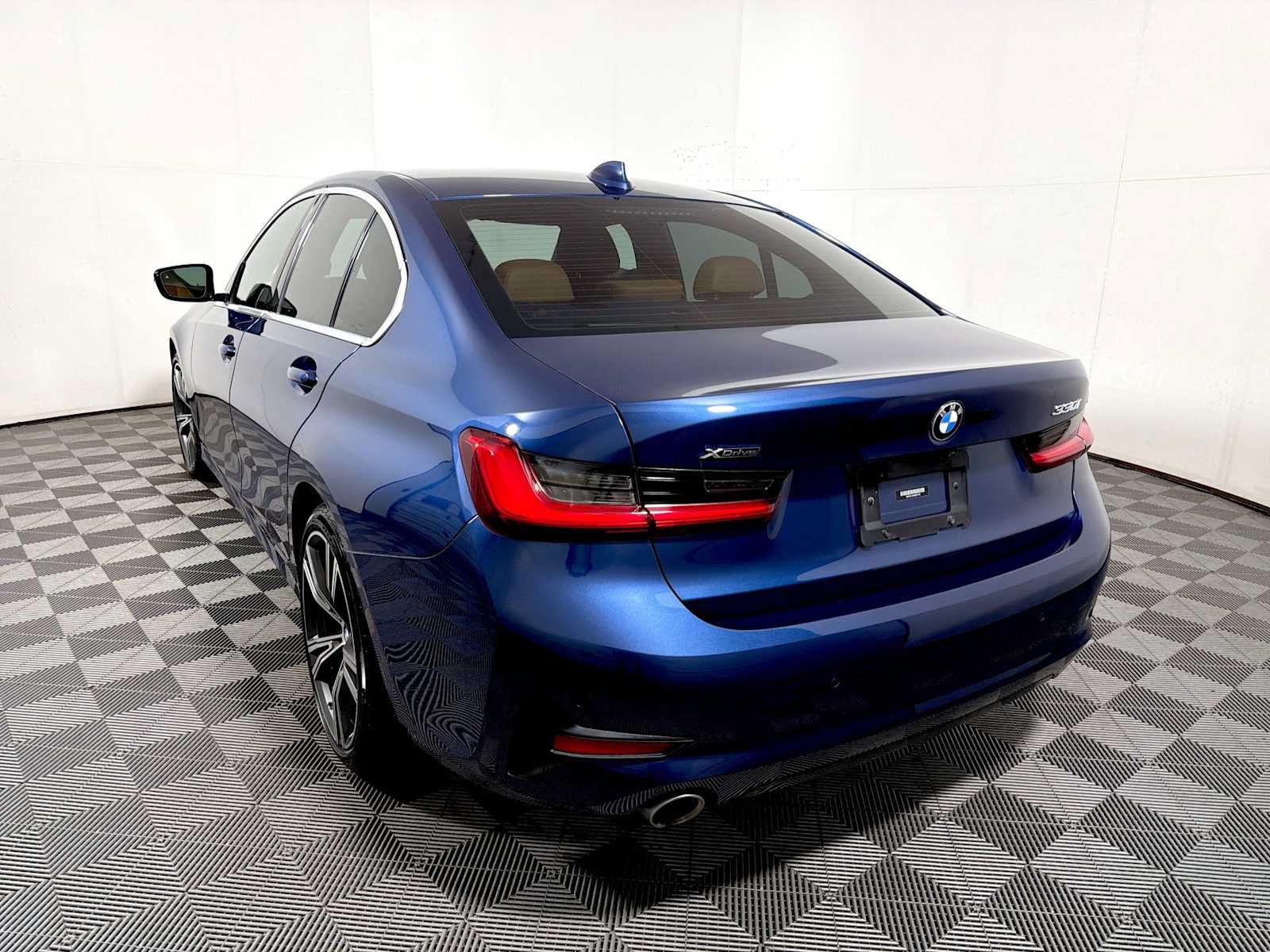 Used 2021 BMW 330i xDrive Sedan w/ Convenience Package AWD/4WD image 5