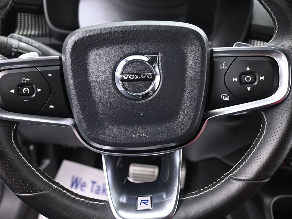 Used 2020 Volvo XC40 T4 R-Design image 13