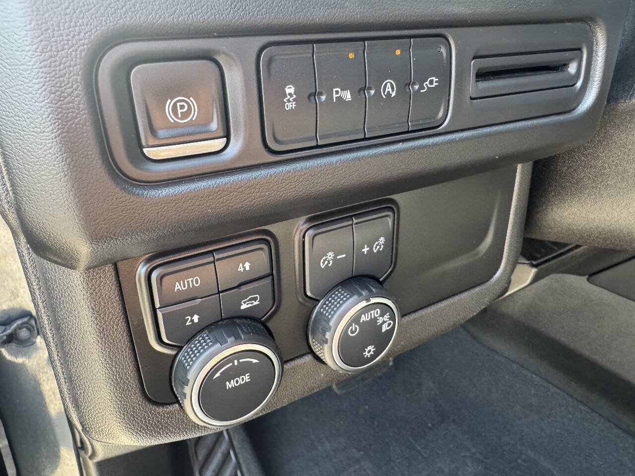 Used 2021 Chevrolet Suburban LT w/ Rear Media and Nav Package AWD/4WD image 12