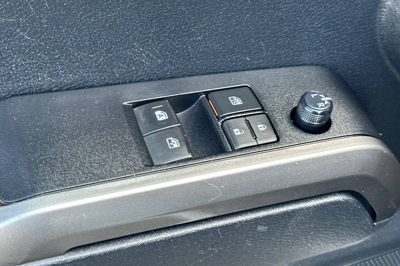 Used 2020 Toyota Tacoma SR5 AWD/4WD image 12