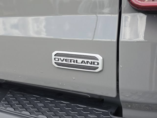 Used 2023 Jeep Gladiator Overland w/ LED Lighting Group AWD/4WD image 38