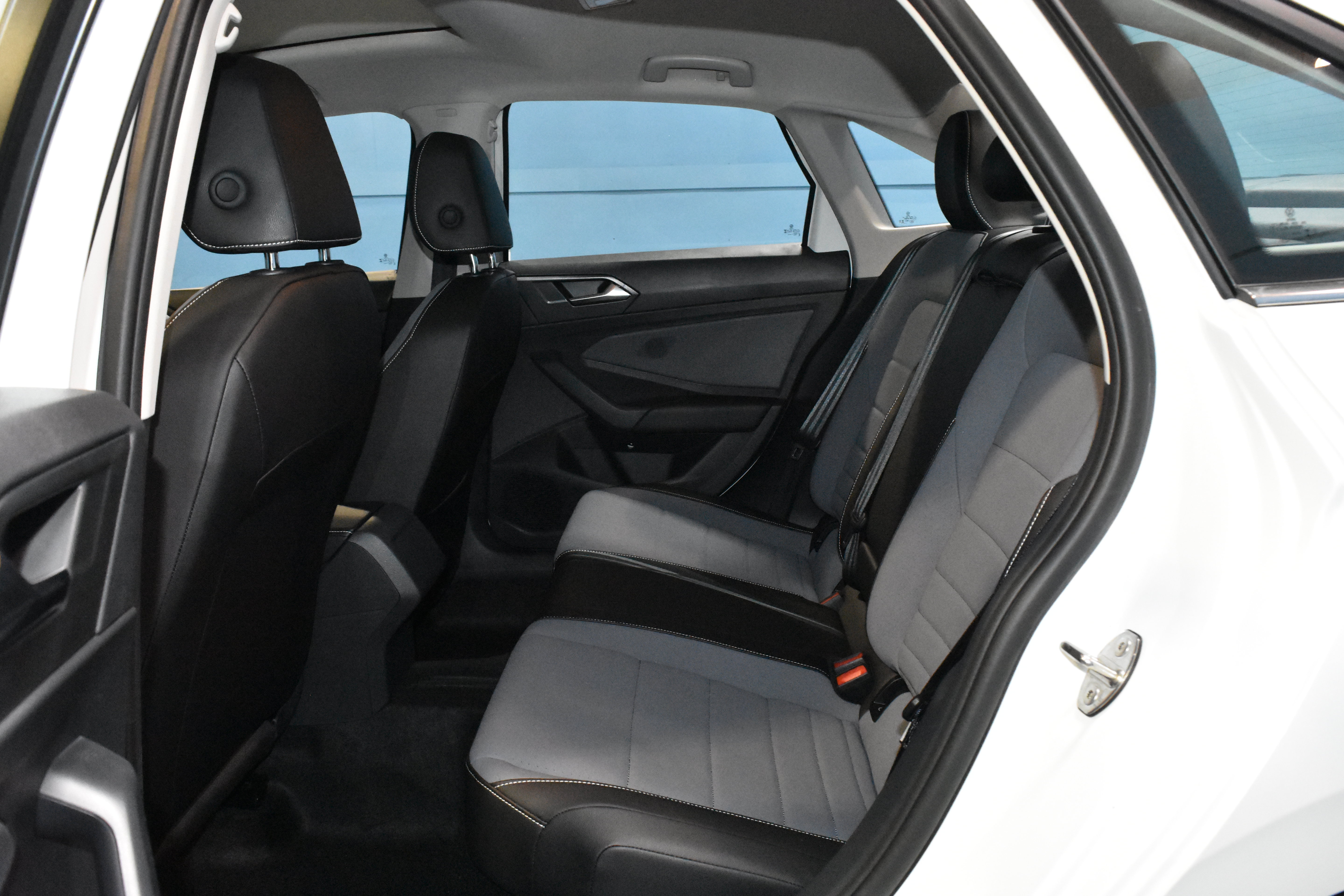 New 2026 Volkswagen Jetta SE FWD image 18