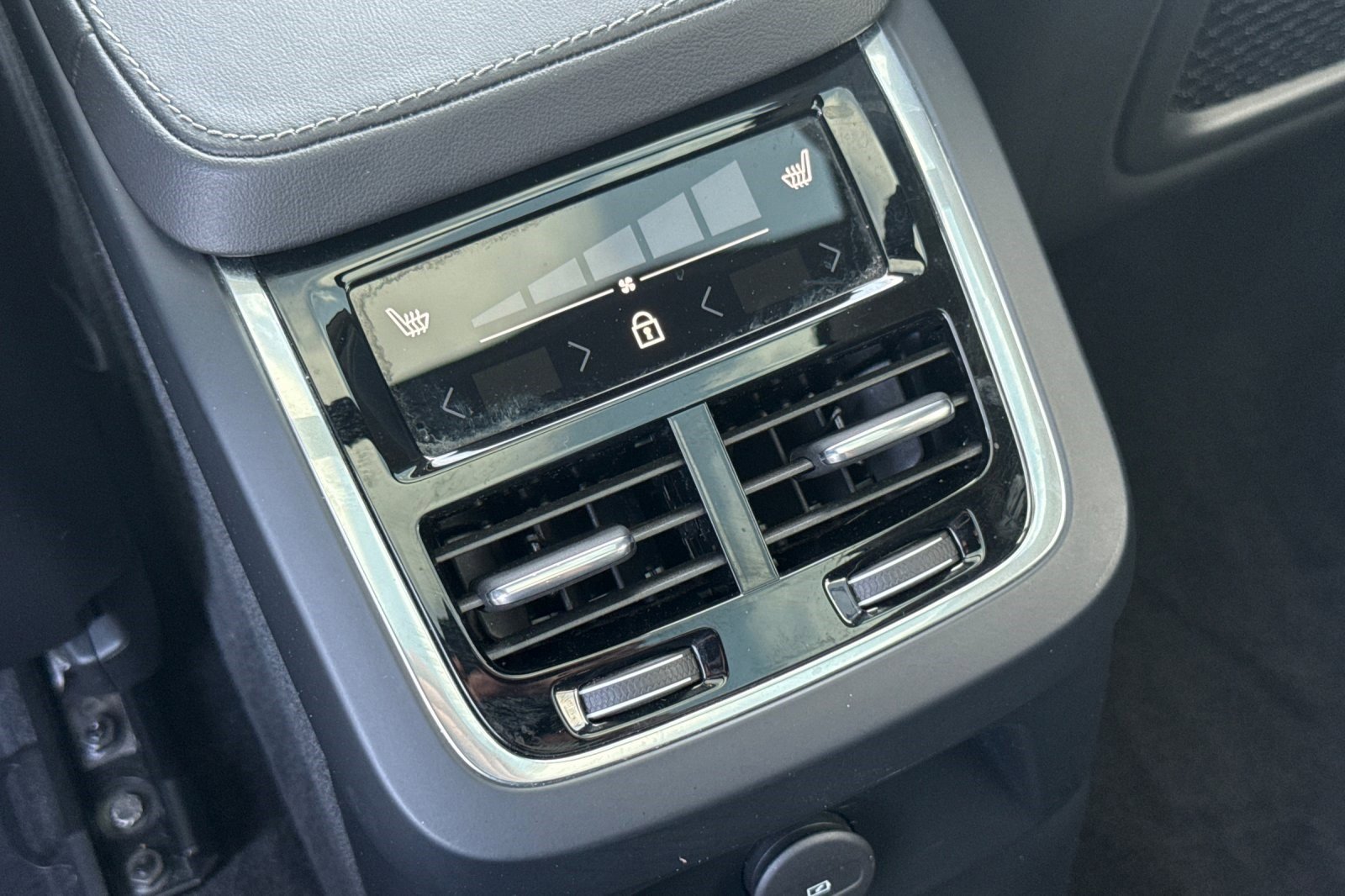 Used 2022 Volvo XC90 T8 Inscription w/ Advanced Package image 16