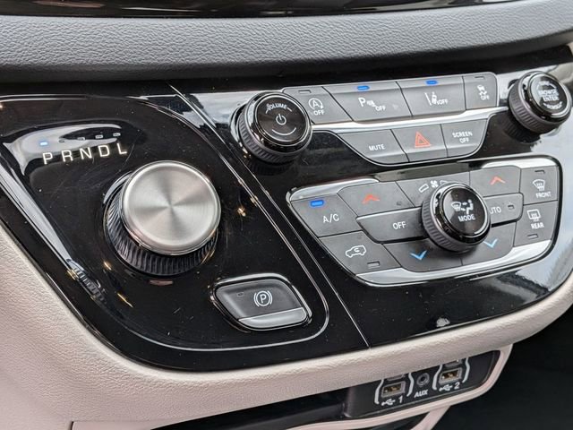 Used 2023 Chrysler Pacifica Touring-L image 20