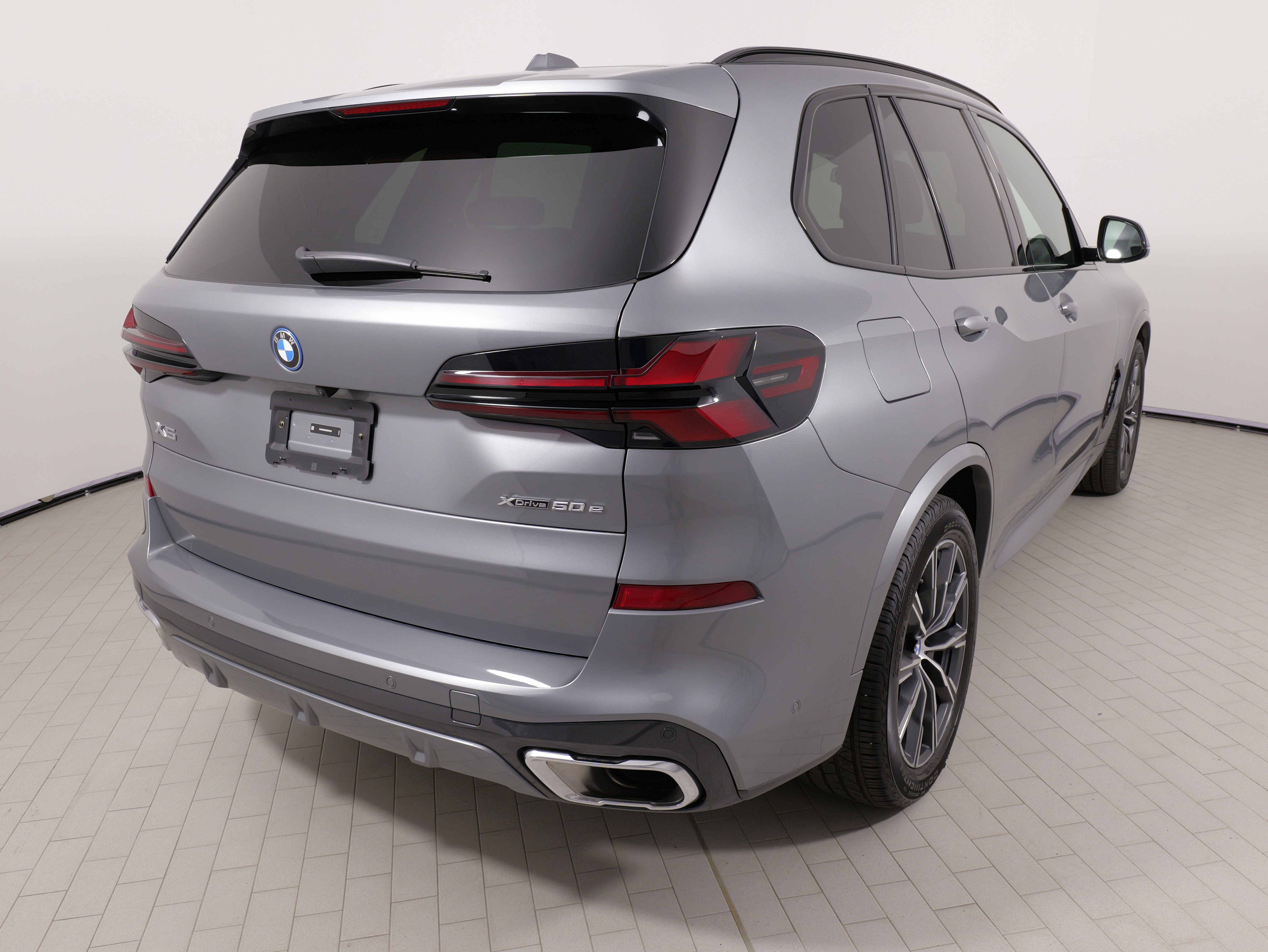 Used 2025 BMW X5 xDrive50e w/ M Sport Package AWD/4WD image 10