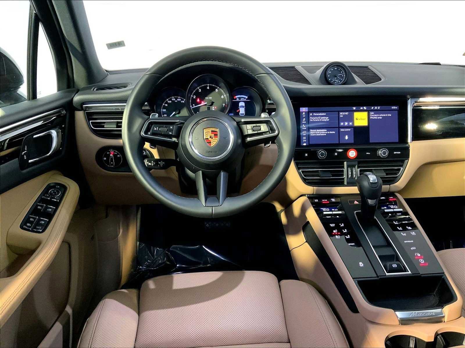 Certified 2025 Porsche Macan image 13