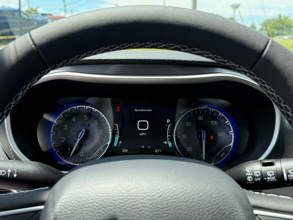 Used 2025 Chrysler Pacifica Select FWD image 19