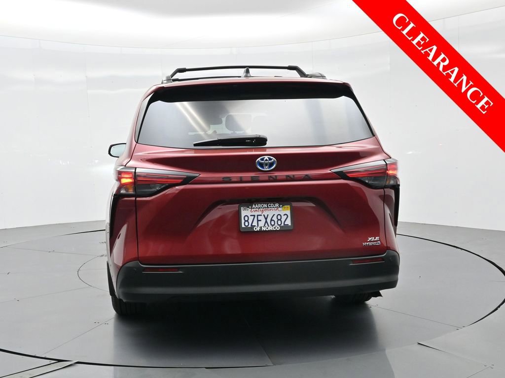 Used 2022 Toyota Sienna XLE image 8