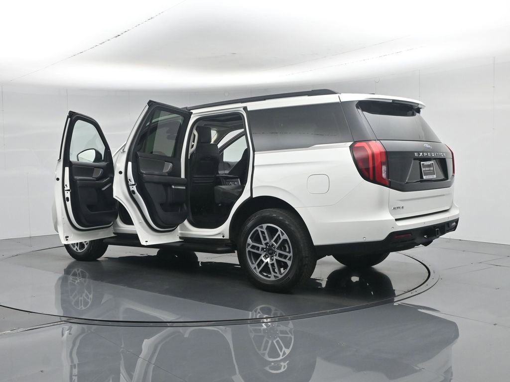 Certified 2025 Ford Expedition Active AWD/4WD image 7